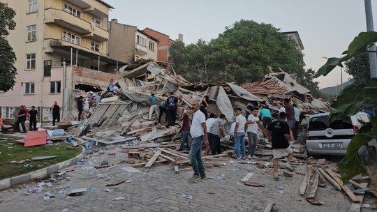 Terremoto de magnitude 6,1 atinge o oeste da Turquia - Tremor foi sentido em diversas províncias perto de Istambul. Ministro do Interior afirmou que equipes de emergência já realizam inspeções na área.