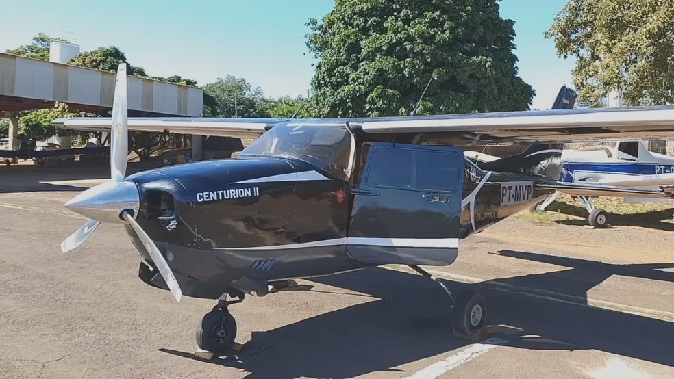 1 de 4
Monomotor abandonado no Aeroclube de Ibitinga (SP) usava prefixo de Airbus &mdash; Foto: De Olho na Cidade Ibitinga/Reprodu&ccedil;&atilde;o