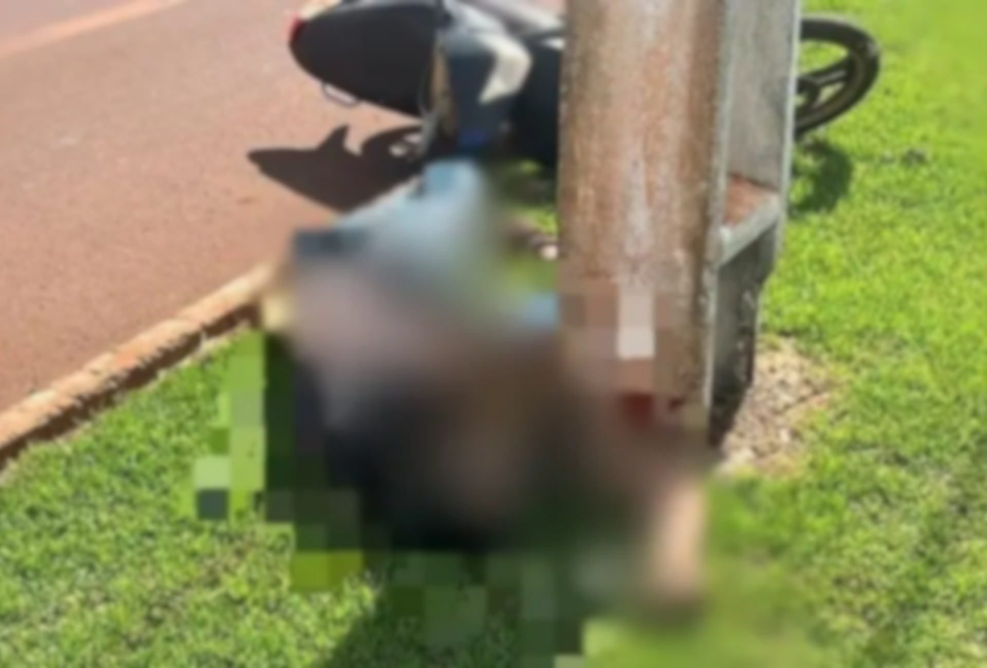 Enfermeira é chamada para socorro e encontra o próprio filho morto a tiros