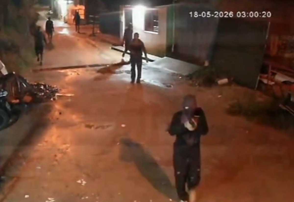 VÍDEO: câmera flagra seis criminosos armados no Benedito Bentes, em Maceió; polícia investiga o caso