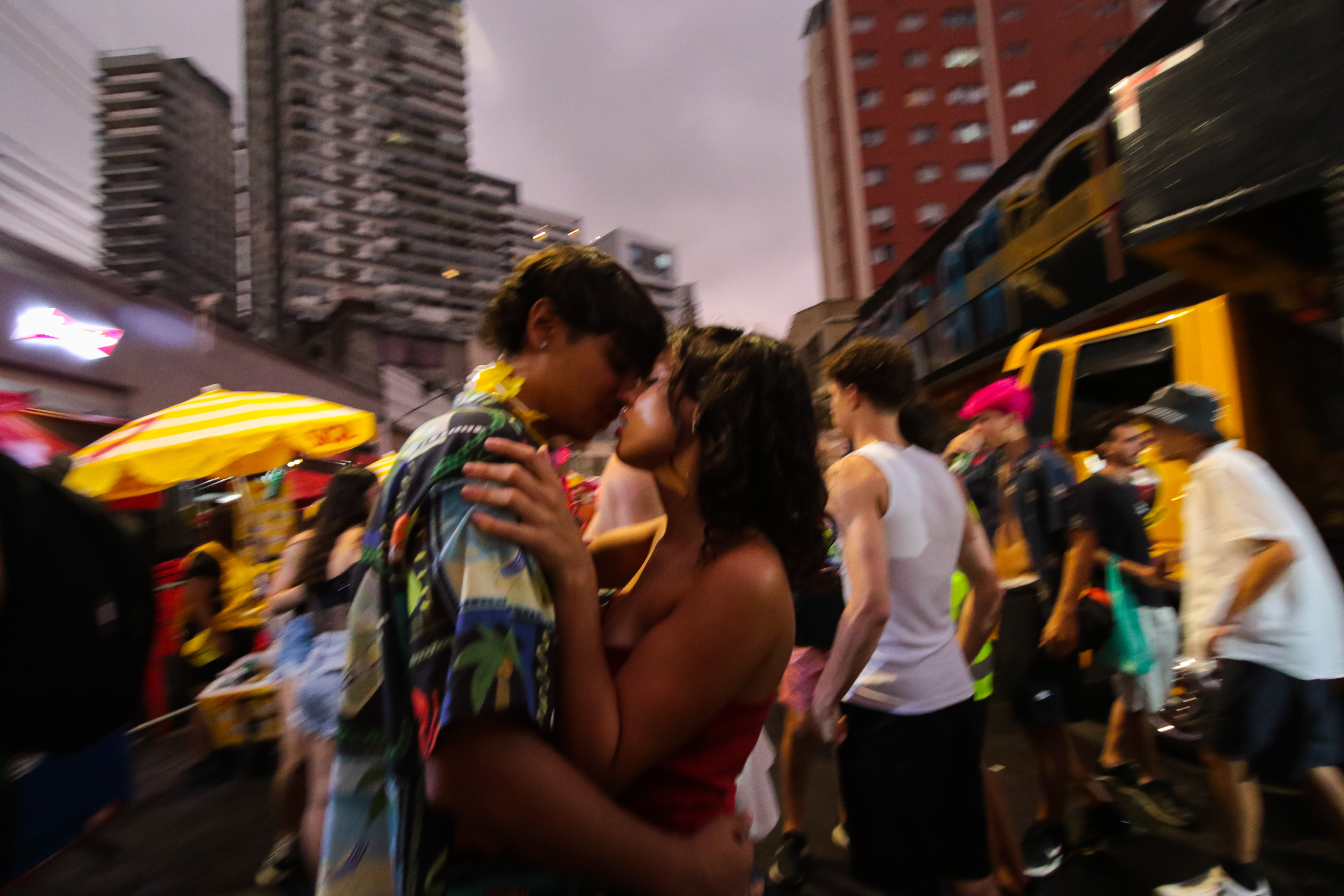 Metrô e trens de SP vão funcionar 24 horas neste carnaval e terão esquema especial para acesso ao Sambódromo 