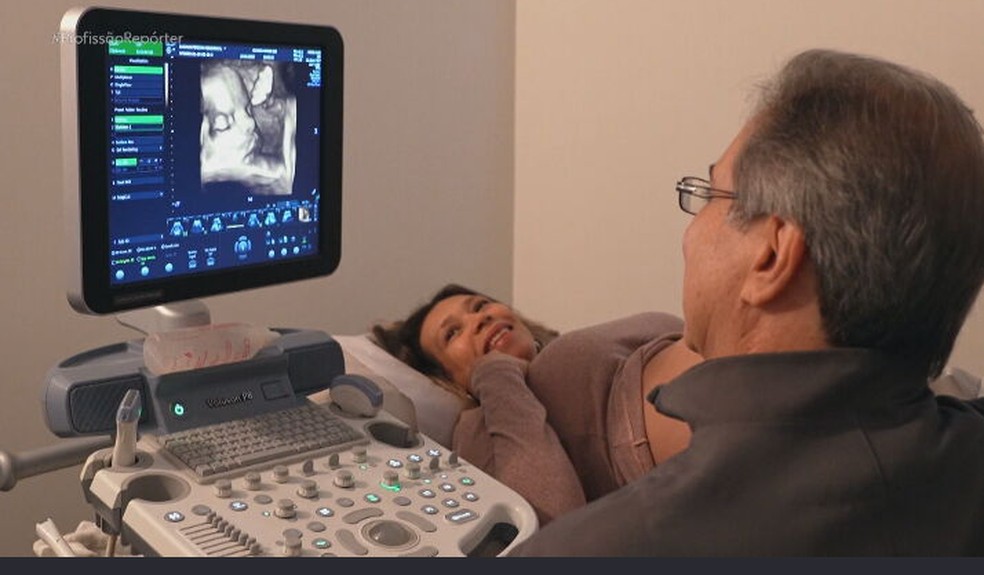 Avó durante o ultrassom — Foto: Profissão Repórter