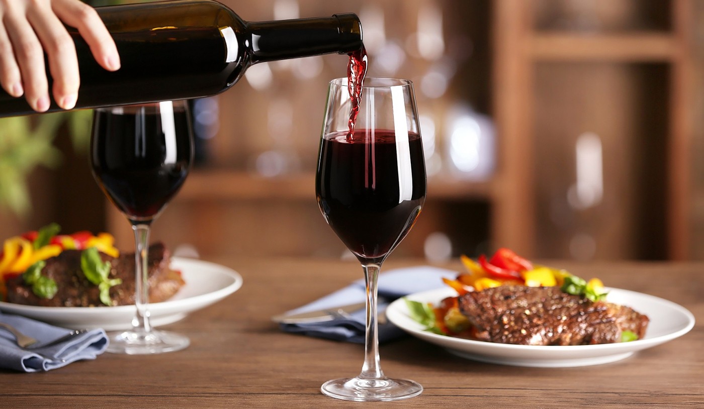 Qual vinho combina com filé mignon num jantar romântico