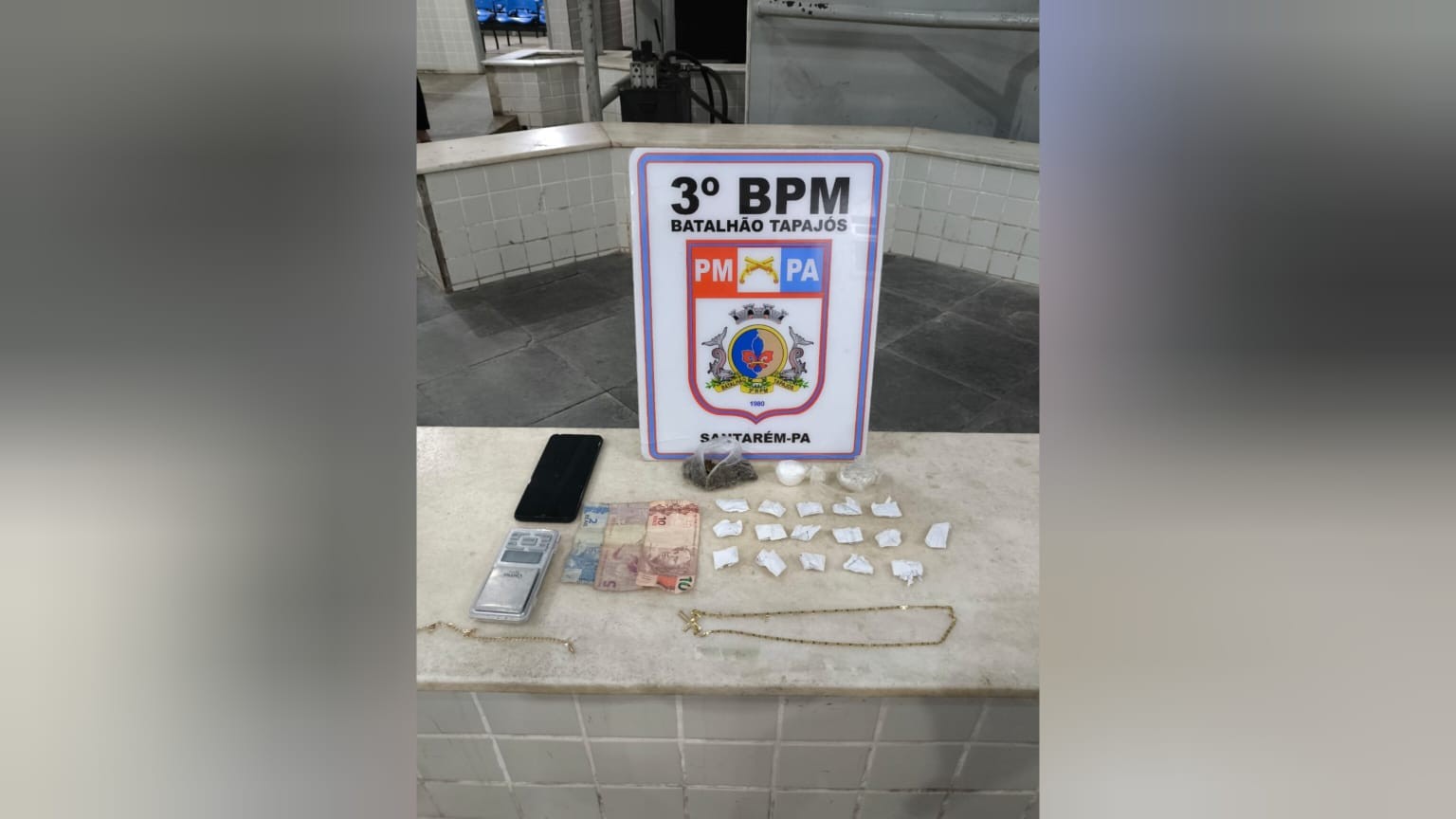 Jovem com tornozeleira eletrônica é preso por tráfico no bairro Salvação, em Santarém