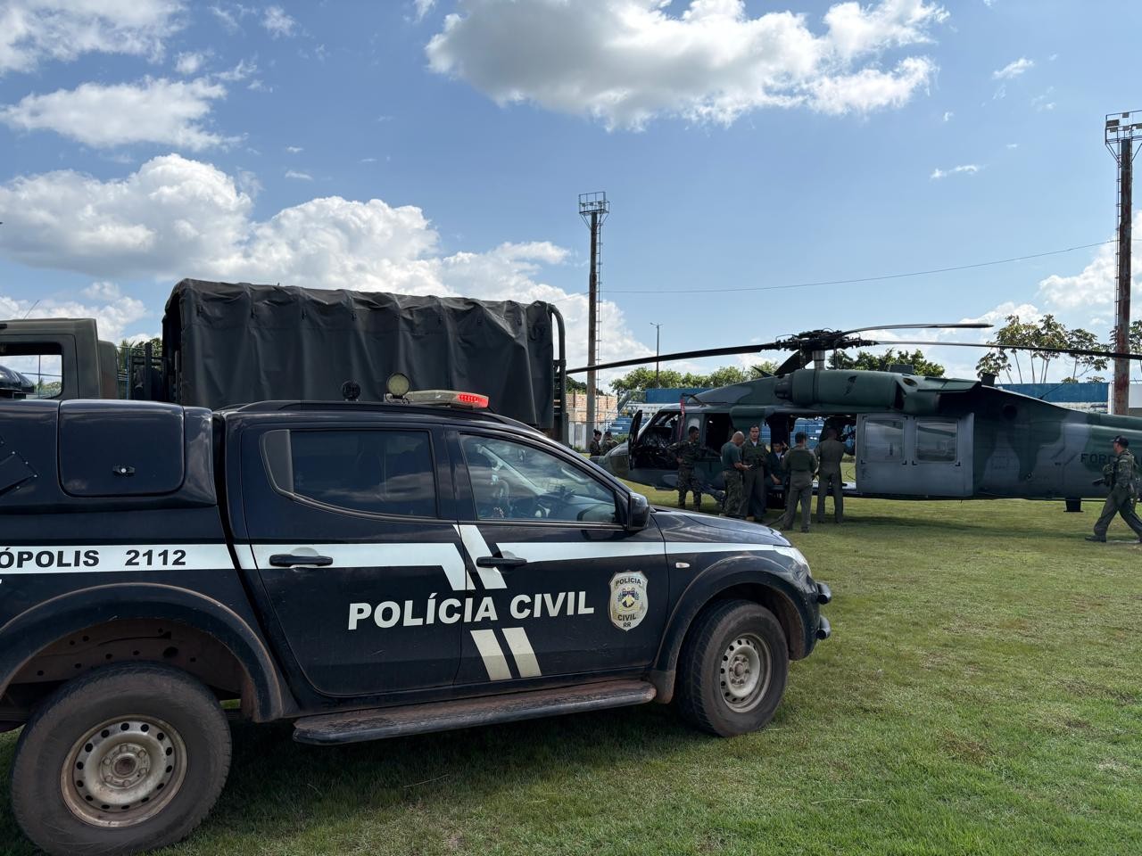 Piloto e homem morrem em queda de helicóptero em Roraima