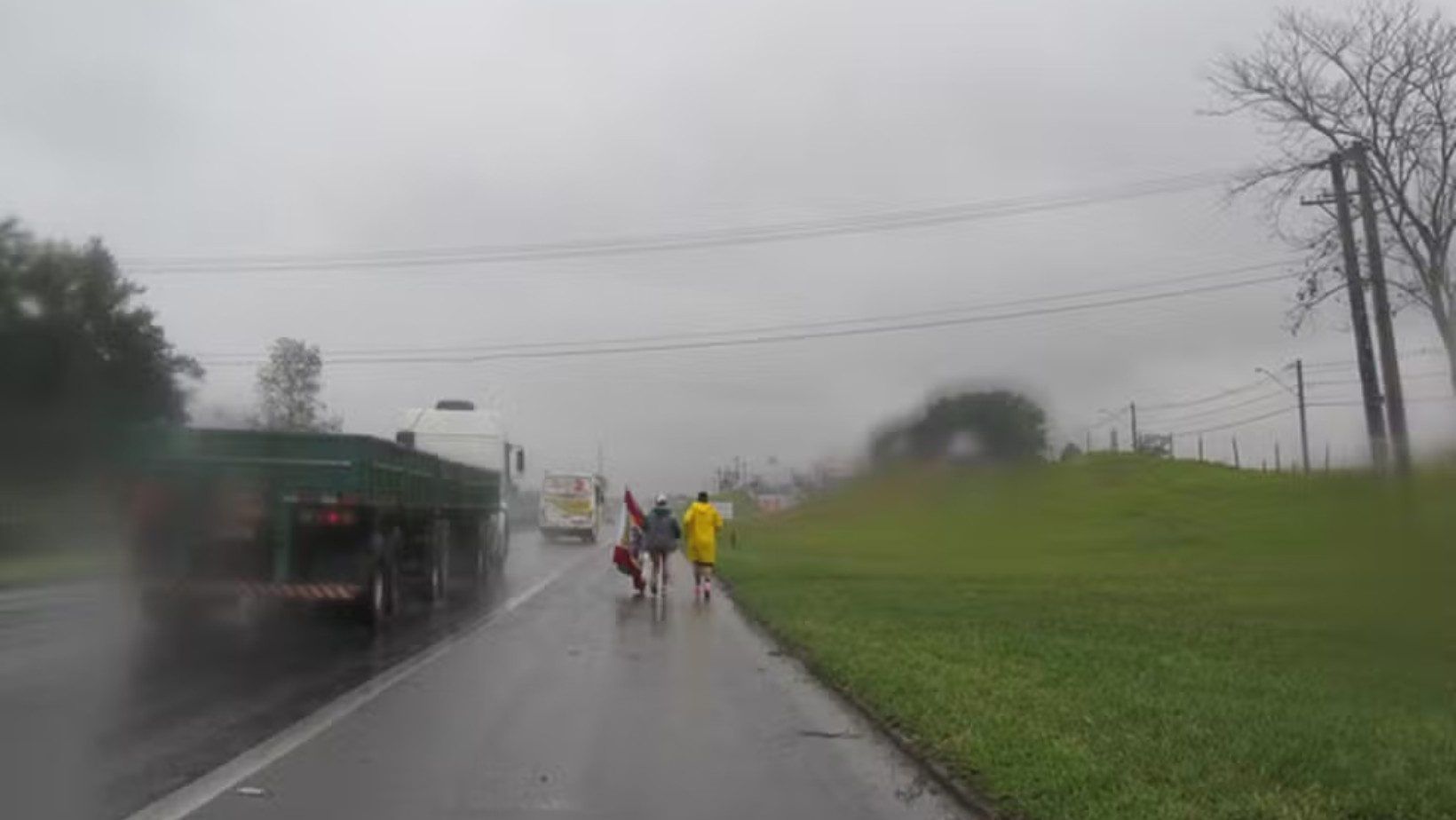 Semana da Padroeira tem previsão de temporal com raios; veja cuidados ao fazer romaria em dias chuvosos