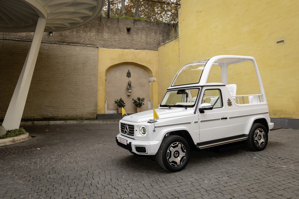 Carro foi desenvolvido para o Papa Francisco — Foto: Divulgação | Mercedes-Benz