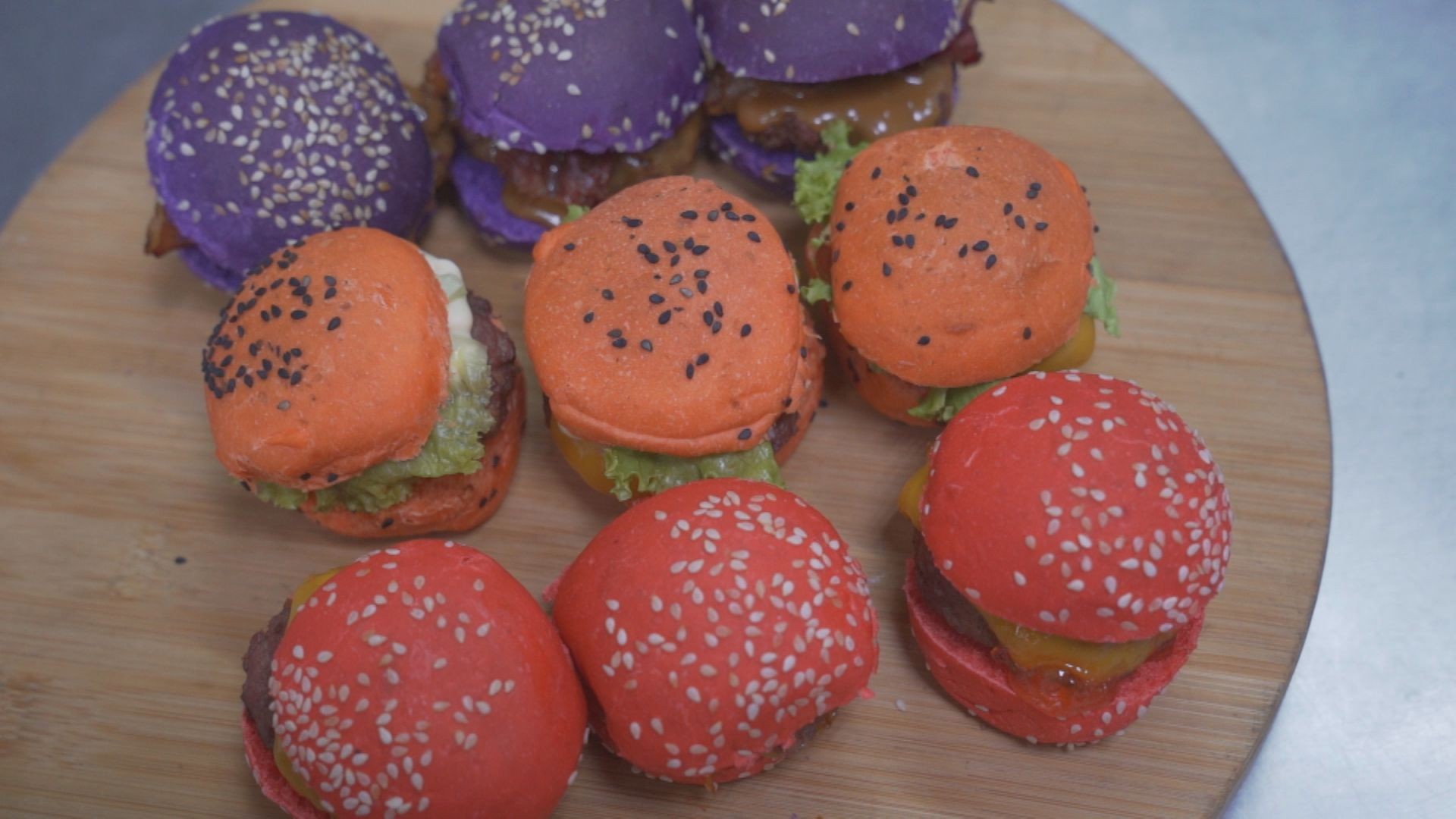 Sabor de Casa: aprenda a fazer mini-hambúrgueres de Halloween com combinações inusitadas