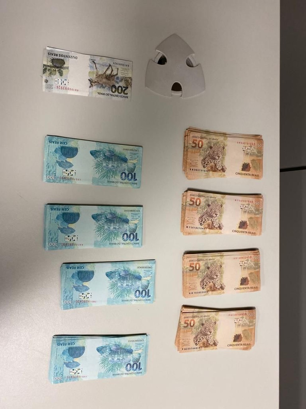 Polícia Federal apreende cerca de R$ 25 mil com homem em João Pessoa — Foto: Divulgação/Polícia Federal