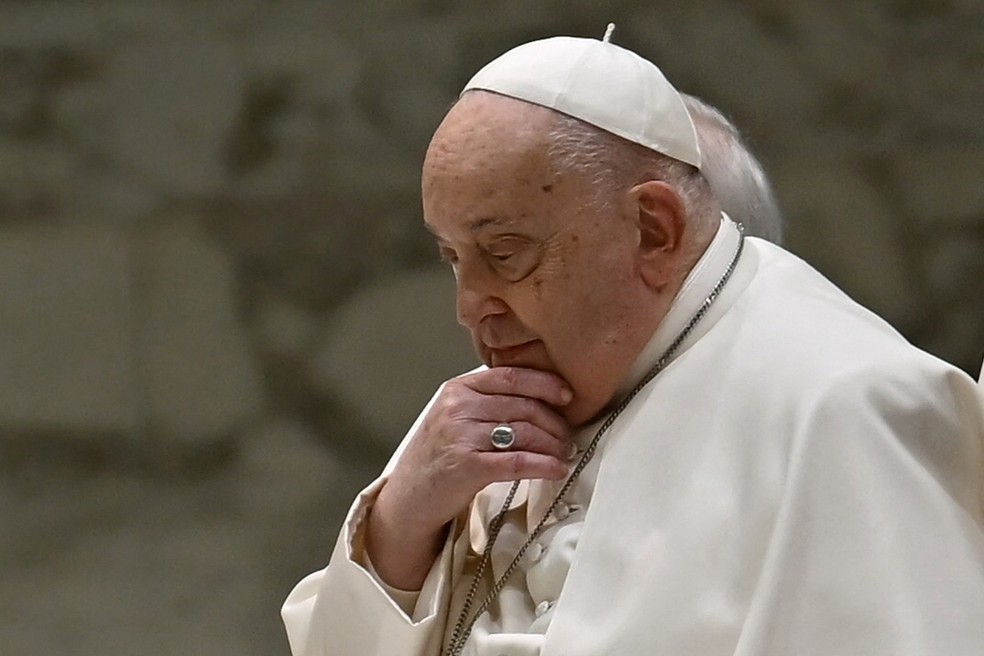 Papa Francisco usou almofadas nasais para receber oxigênio e fará novos exames hoje, diz agência | Mundo | G1