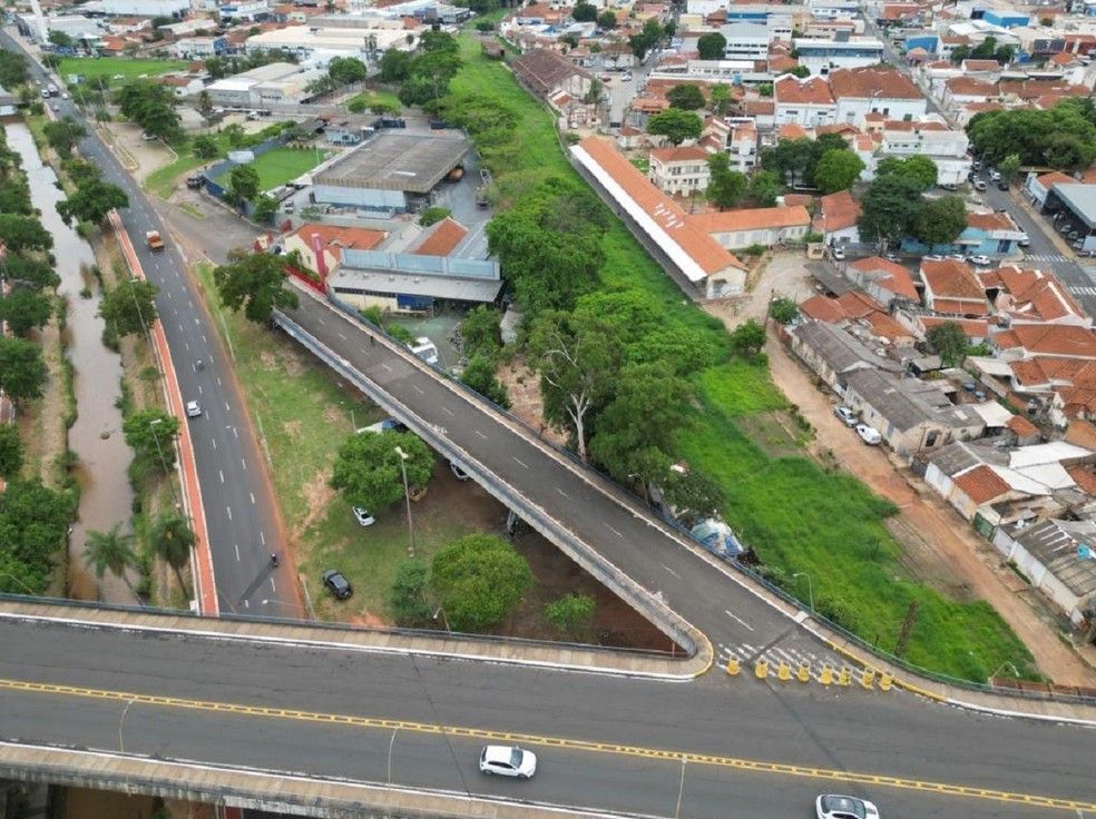 3 de 4
Obras interditam viaduto Jo&atilde;o Simonetti na rua 13 de Maio em Bauru &mdash; Foto: Joabe Guaranha/Prefeitura de Bauru/Divulga&ccedil;&atilde;o