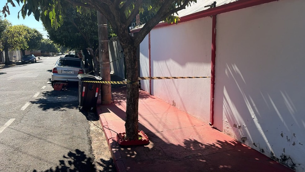 Corpo foi encontrado esquertejado dentro de lixeira em São José do Rio Preto (SP) — Foto: Divulgação