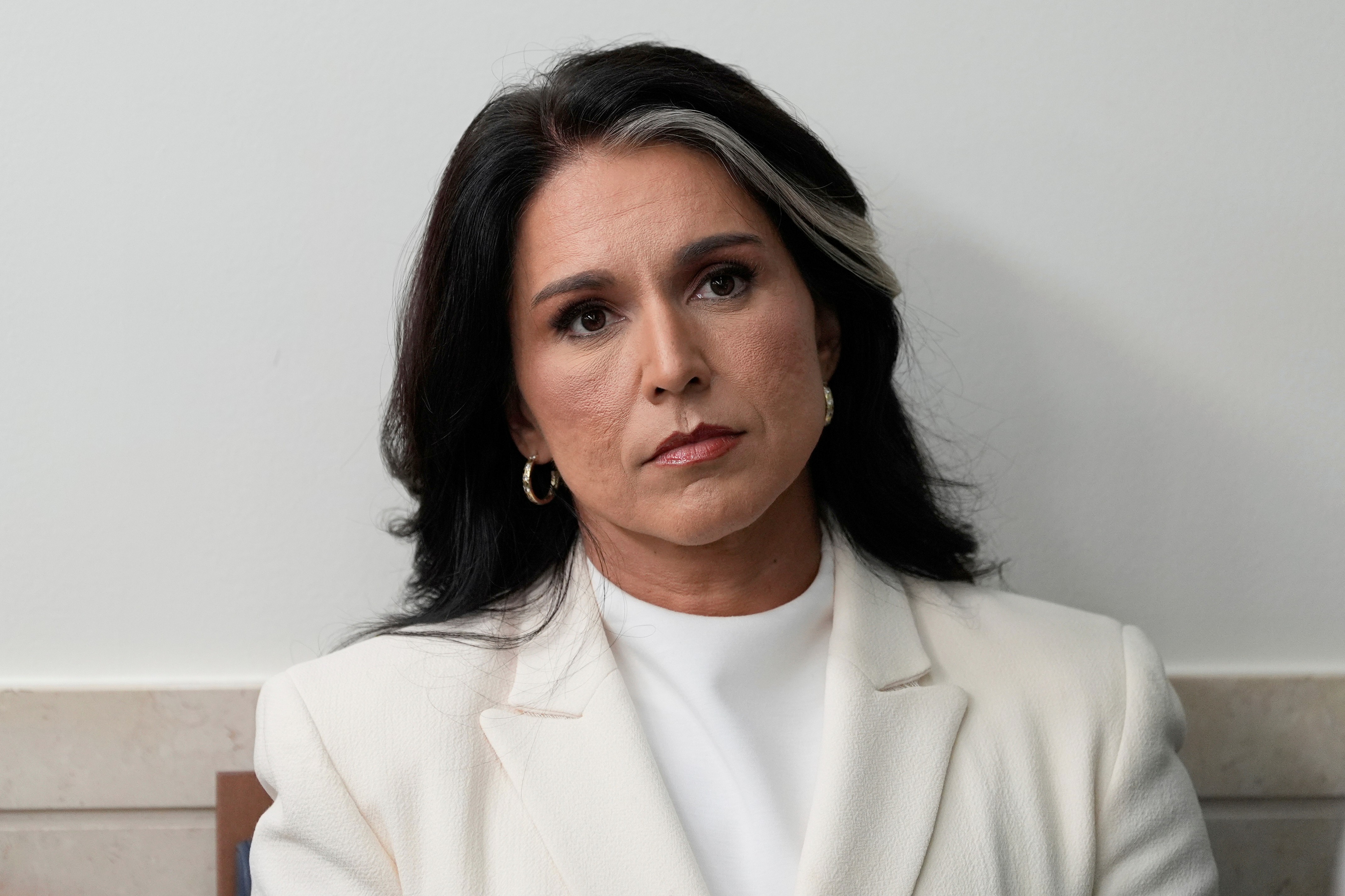 Escanteada por Trump, saída de diretora de Inteligência dos EUA era questão de tempo