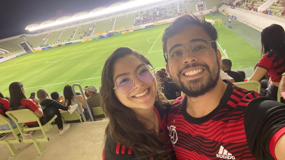 O casal disse que o Flamengo esteve presente em vários momentos importantes nos 6 anos de relacionamento. — Foto: Arquivo pessoal