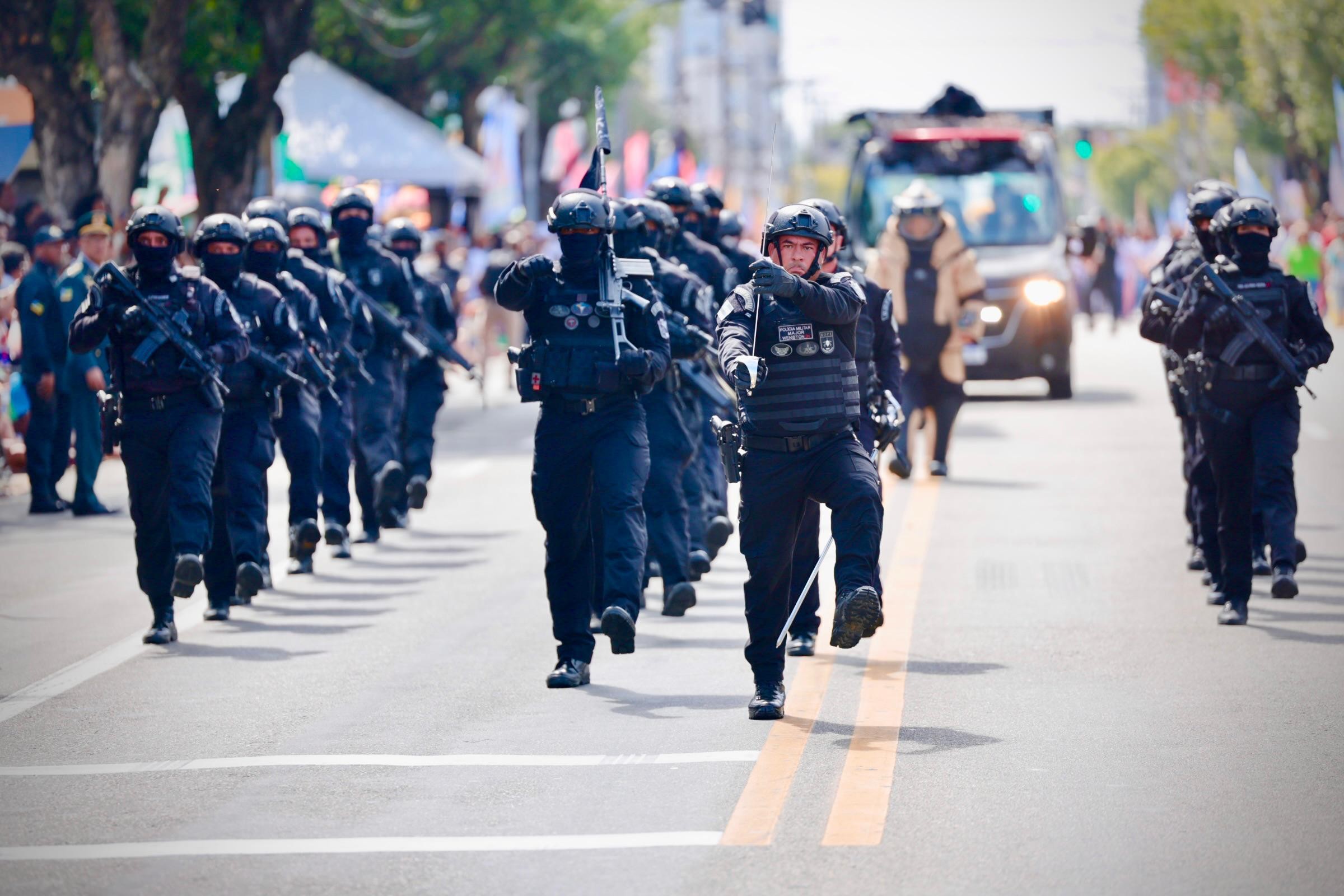 Independência do Brasil: Desfile Cívico reúne estudantes e militares em Aracaju