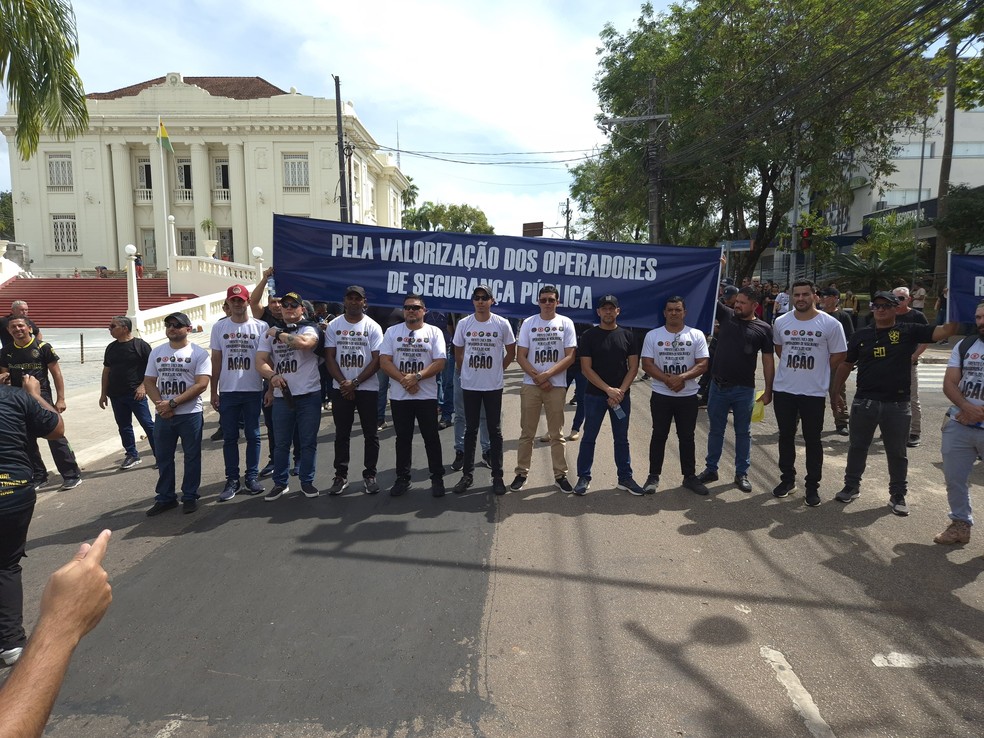 Manifestação de agentes da Segurança Pública aconteceu no Centro de Rio Branco — Foto: Assessoria de Comunicação da Associação dos Bombeiros Militares do Acre