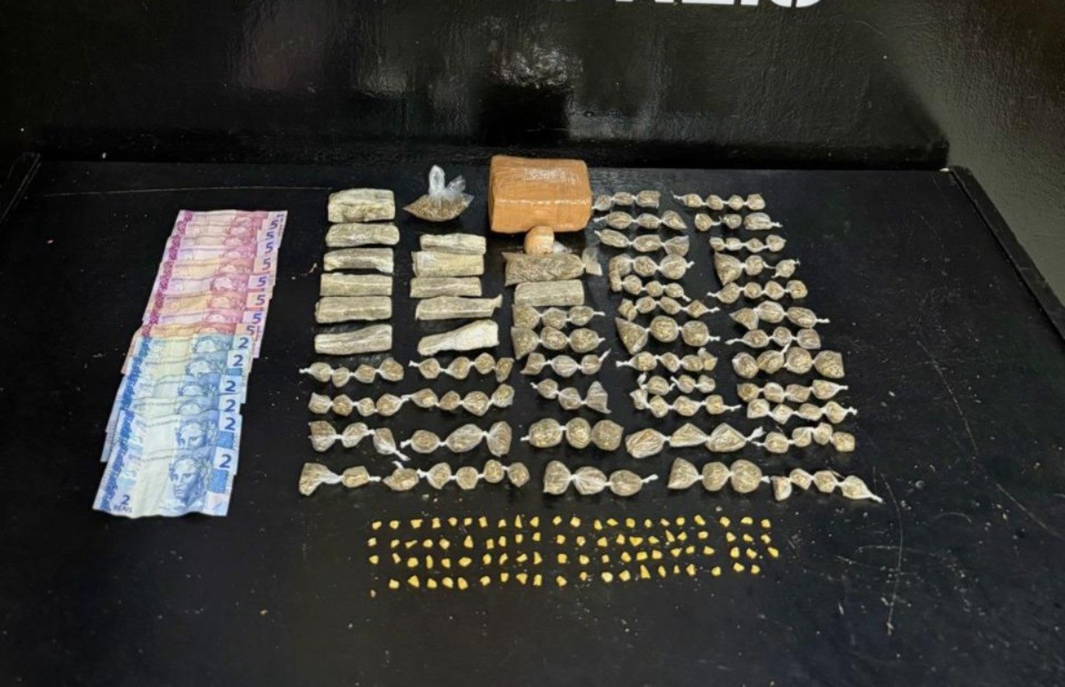 Homens são presos e drogas apreendidas após denúncias de que grupo usava becos para traficar