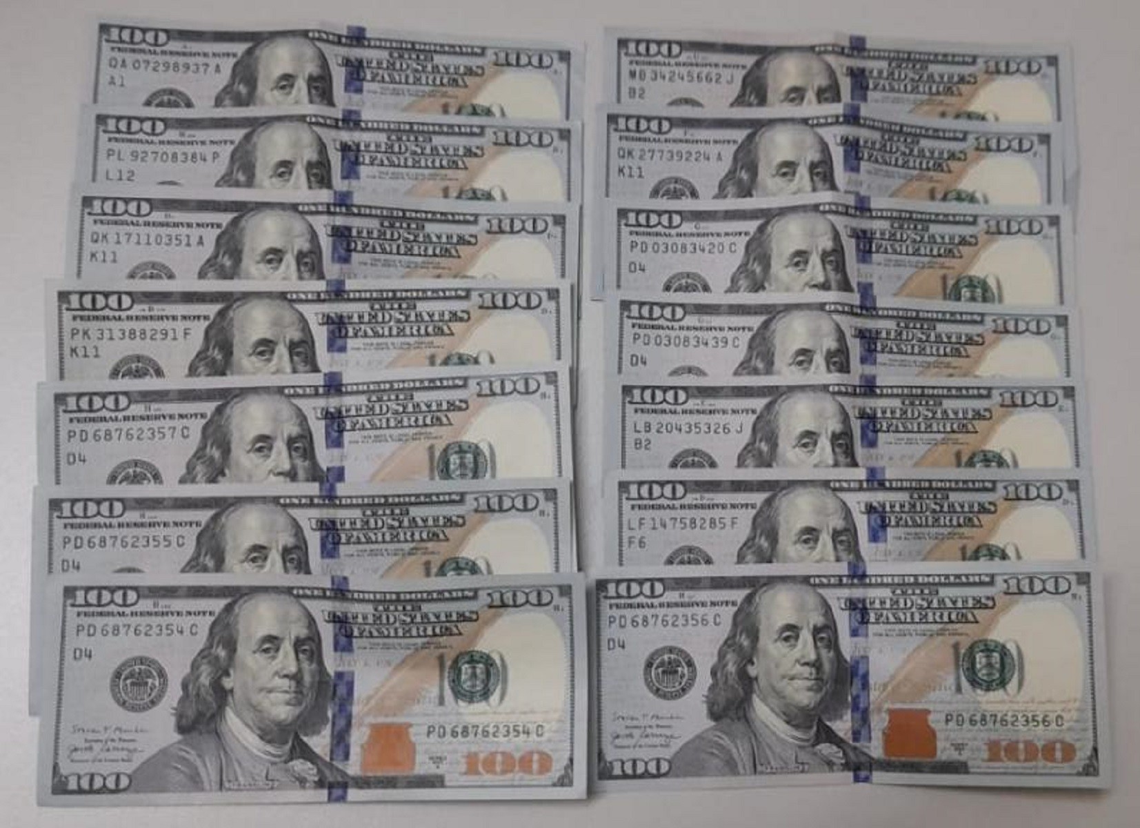 Estrangeiros são presos por uso de documento falso ao receberem passaporte brasileiro em Juiz de Fora 