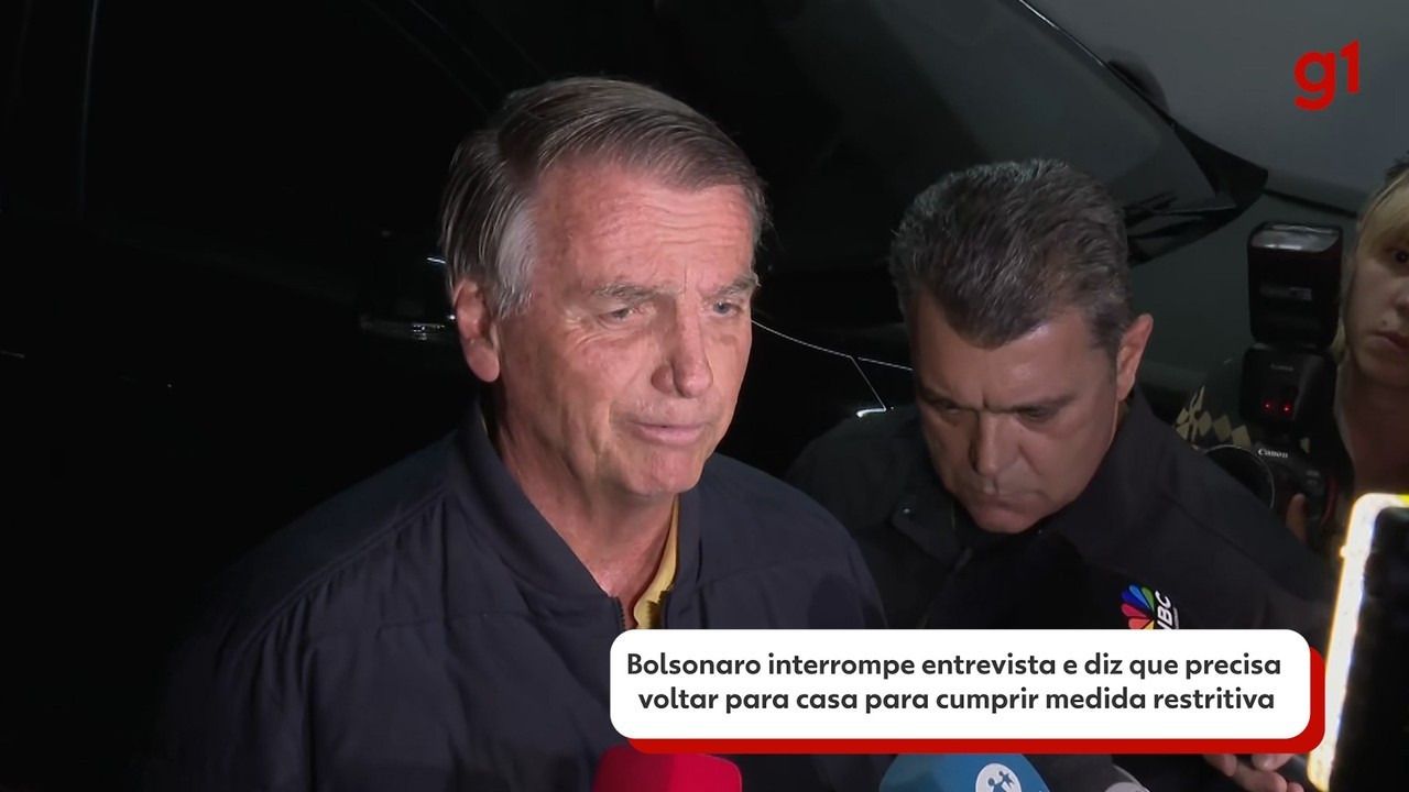 Vídeo: Bolsonaro interrompe entrevista e diz que precisa voltar para casa para cumprir medida restritiva