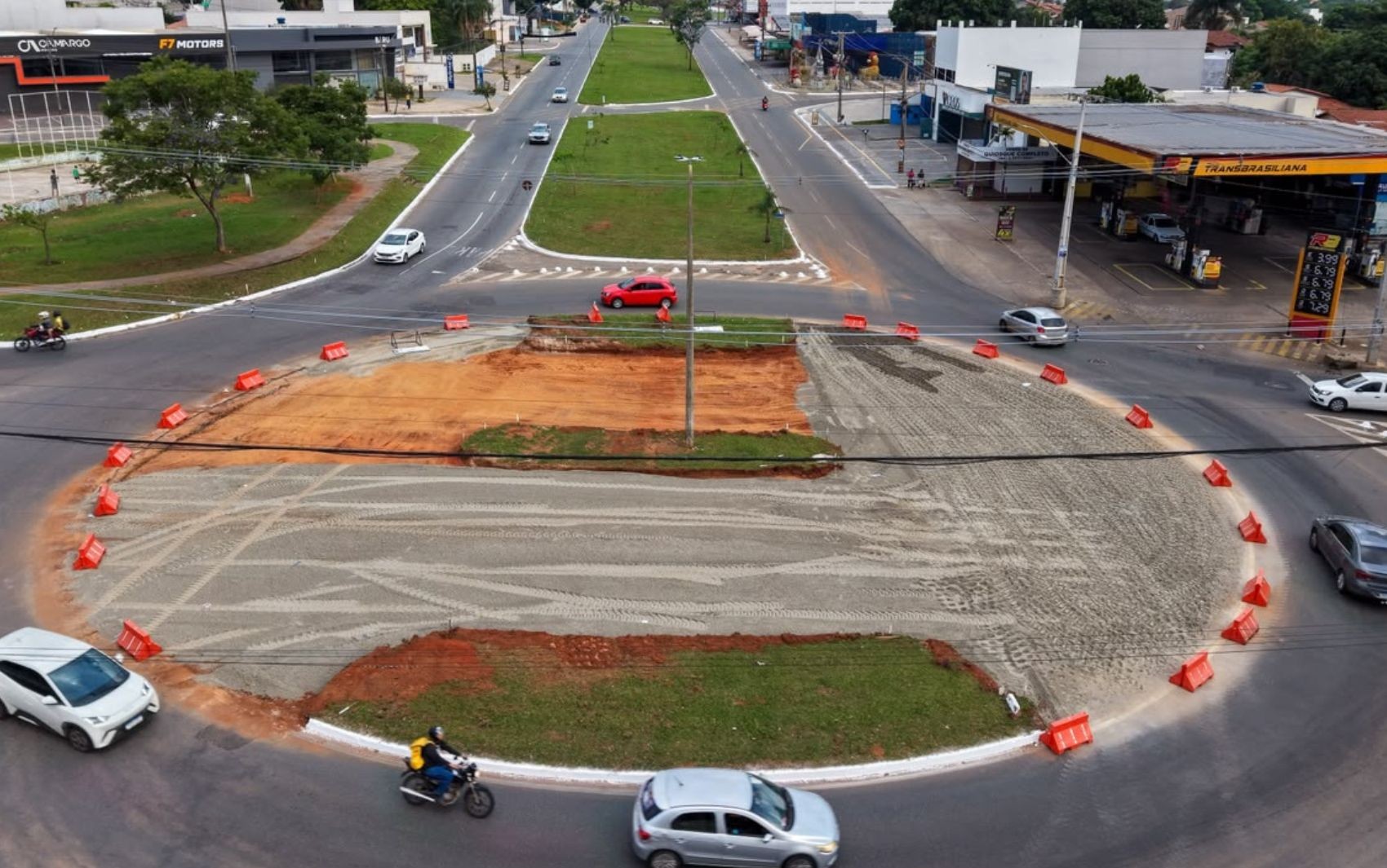 Rotatória da Avenida Transbrasiliana, em Goiânia, é retirada para instalação de semáforos; veja previsão de obras