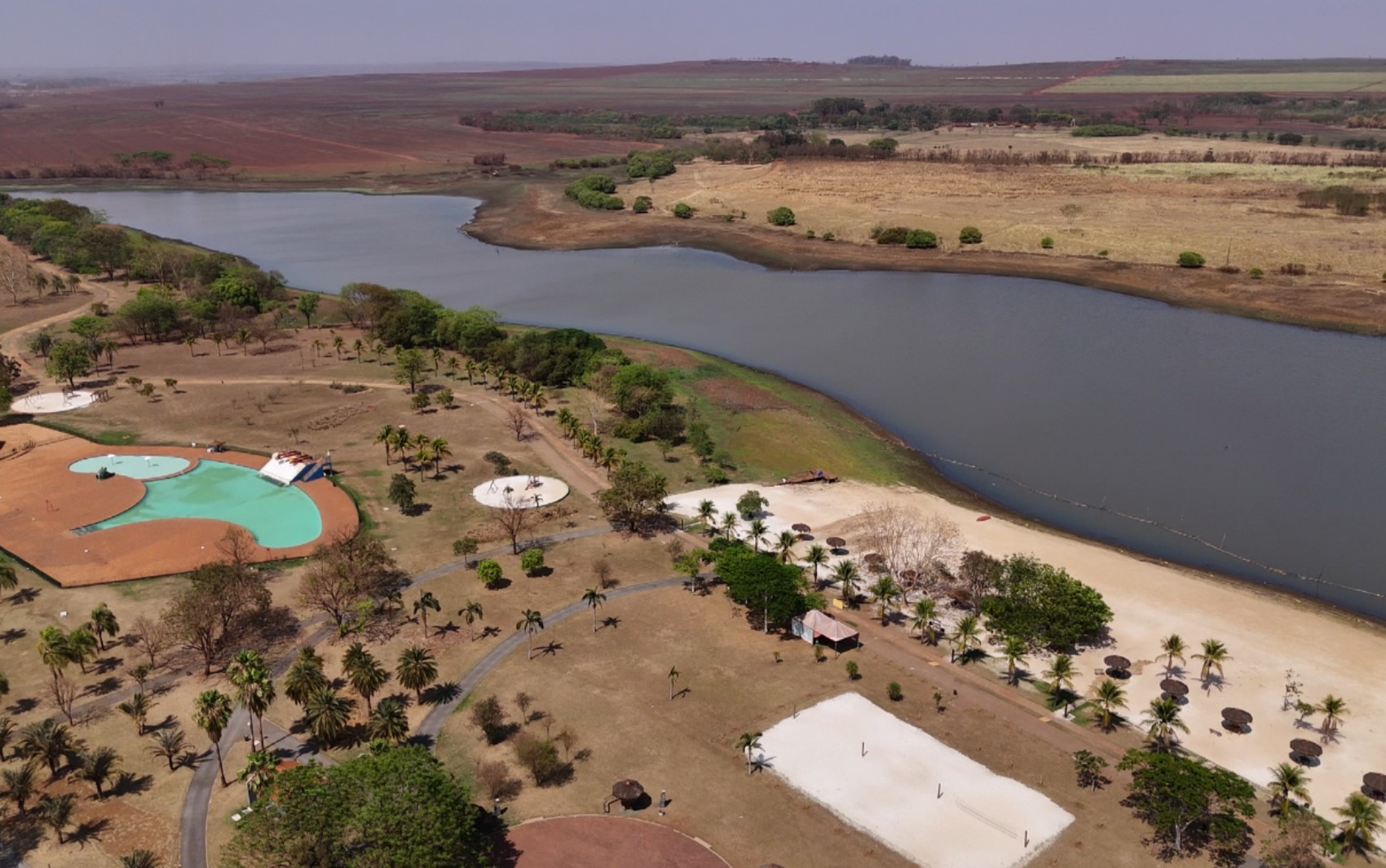 Praia artificial de Sertãozinho, SP, é fechada para banho e pesca por conta do baixo volume de água