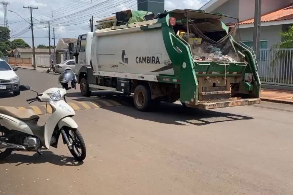 Caminhão usado na coleta seletiva pertence a prefeitura de Cambira. — Foto: TV Paraná Apucarana