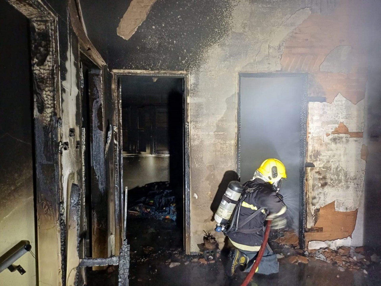Incêndio destrói apartamento em Manhumirim 