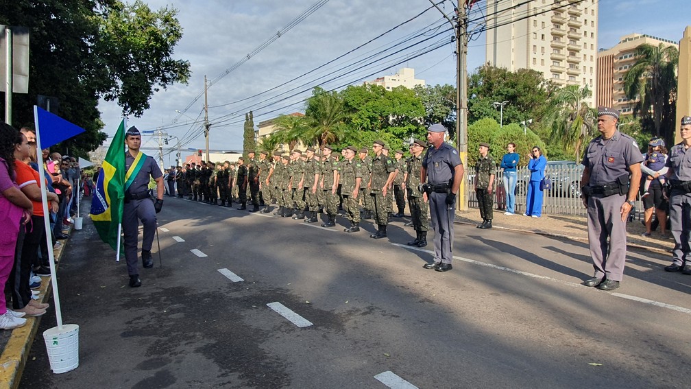 Desfile cívico-militar celebrou os 91 anos da Revolução Constitucionalista de 1932, em Presidente Prudente (SP) — Foto: Bruna Bonfim/g1