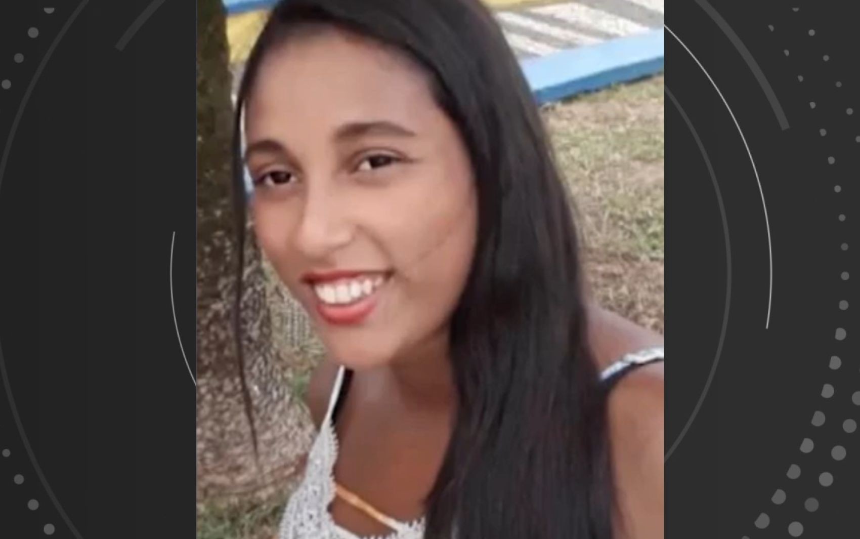 Mulher morre e seis pessoas ficam feridas após batida entre carro, ambulância e três caminhões na Bahia