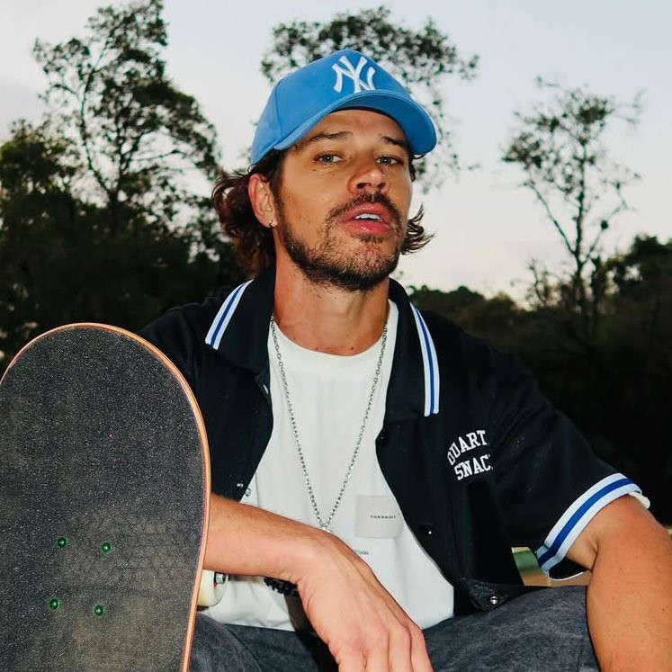 Para viver bem Chorão no cinema, José Loreto precisa captar a complexidade do cantor da banda Charlie Brown Jr.