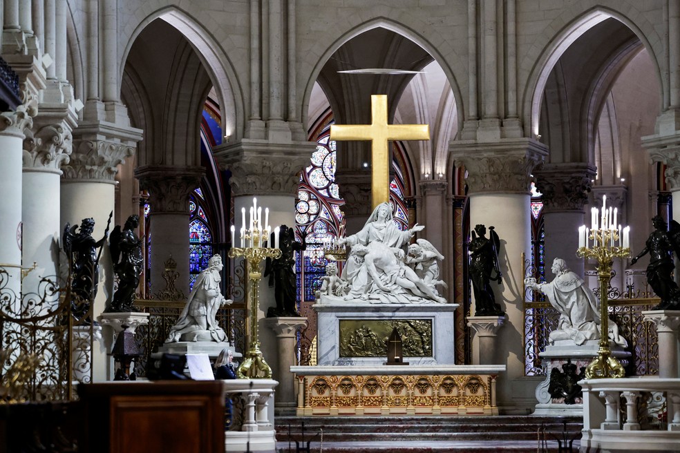 Interior da Catedral de Notre Dame de Paris, na França, em 29 de novembro de 2024 — Foto: STEPHANE DE SAKUTIN/Pool via REUTERS