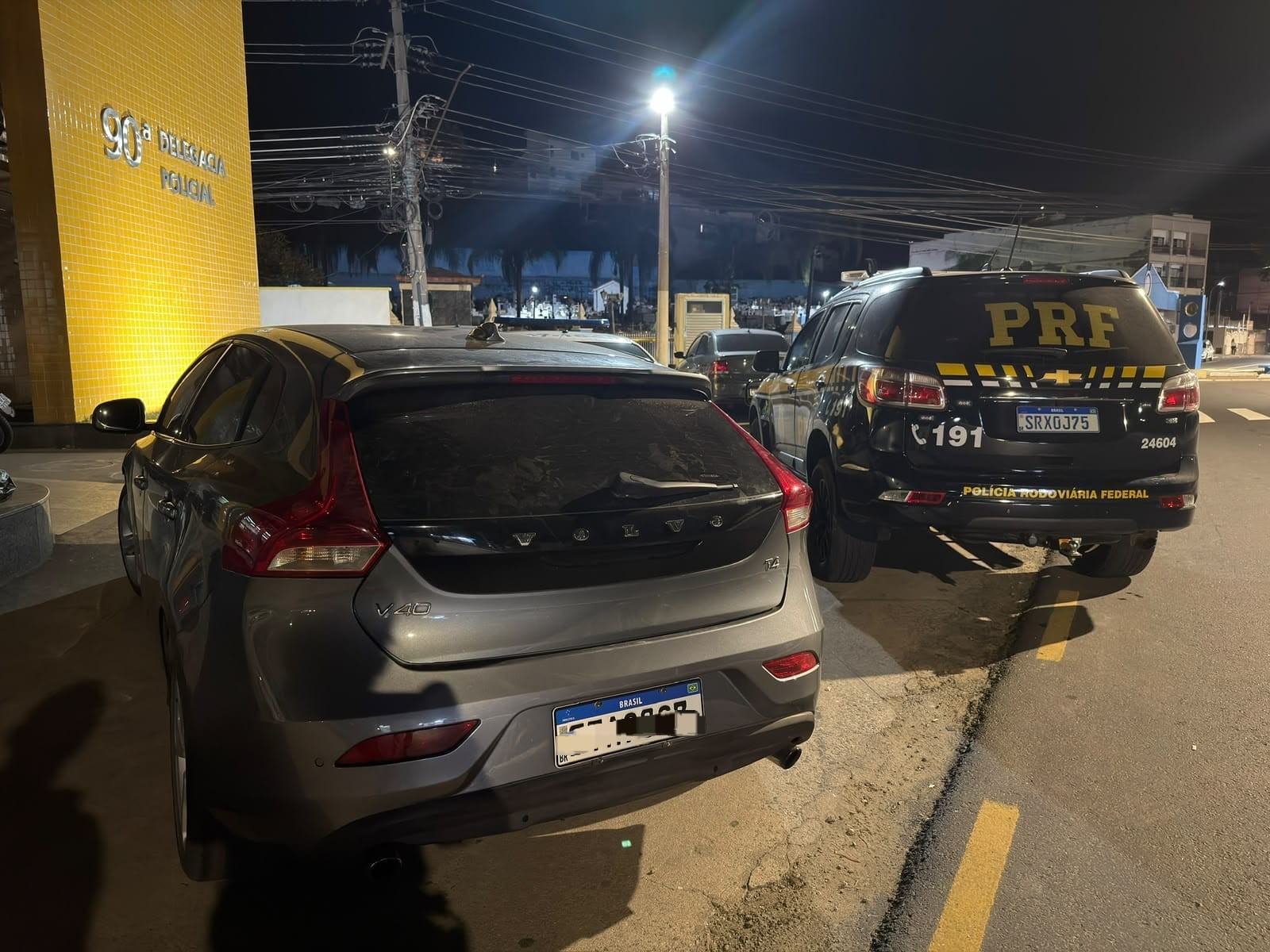 Homem é preso com carro furtado na Via Dutra, em Barra Mansa