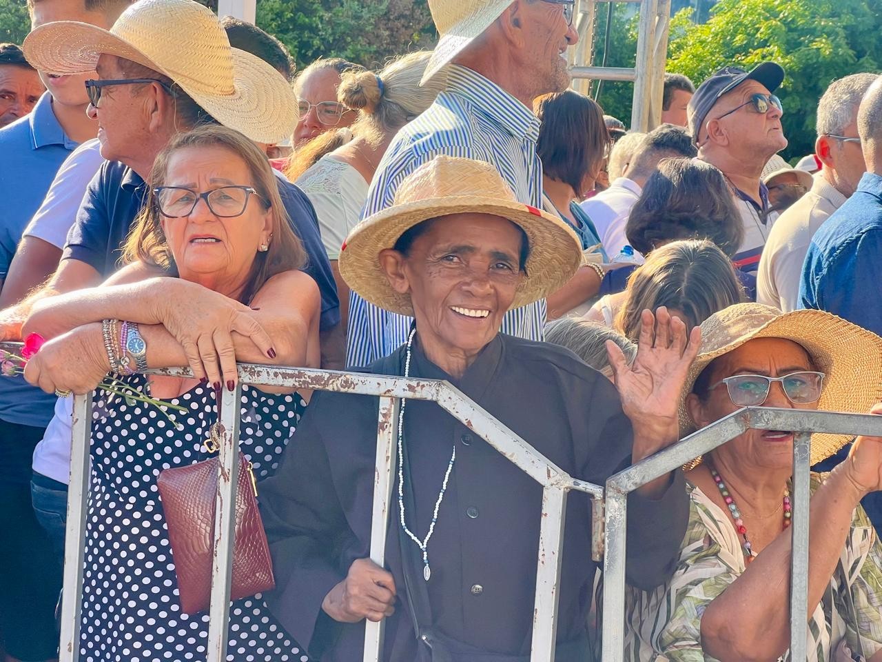 Romaria de Finados reúne milhares de fiéis em Juazeiro do Norte, no Ceará.