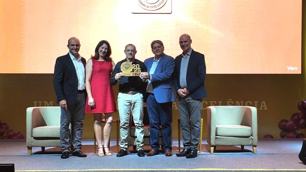 Edivair José de Carvalho e Luciane de Fátima de Oliveira Carvalho, de Caldas (MG), conquistam o terceiro lugar do Programa Especialíssimo – Crédito: Divulgação