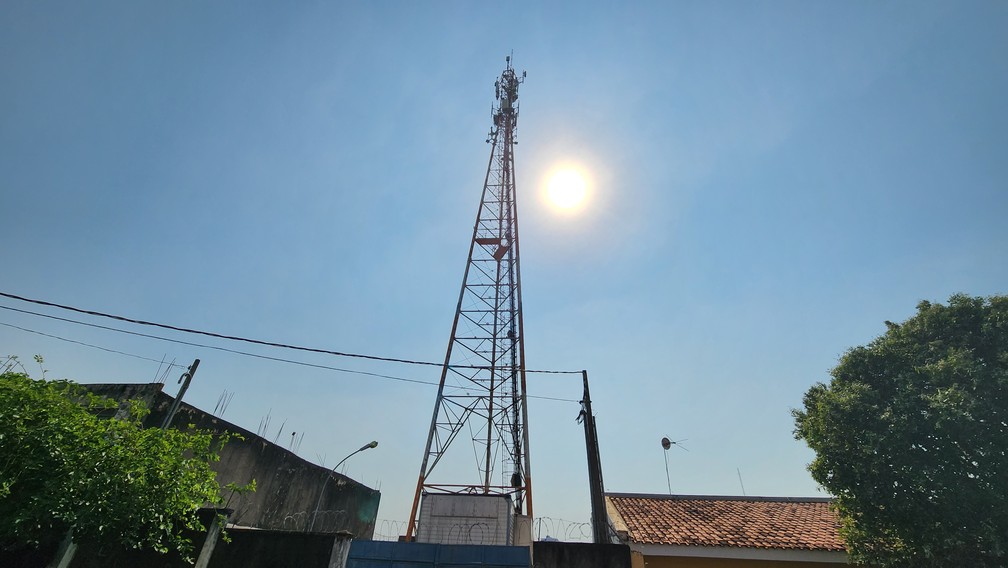 Torre com antenas de internet, em Presidente Prudente (SP) — Foto: Leonardo Bosisio/g1