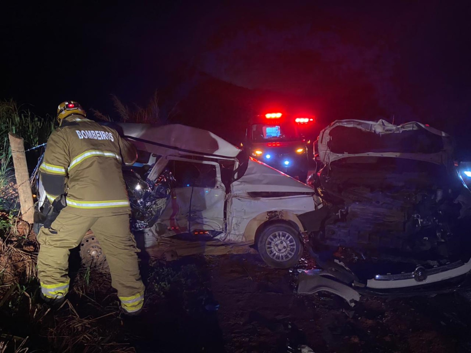 Três pessoas da mesma família morrem em acidente na MG-111, em Manhuaçu