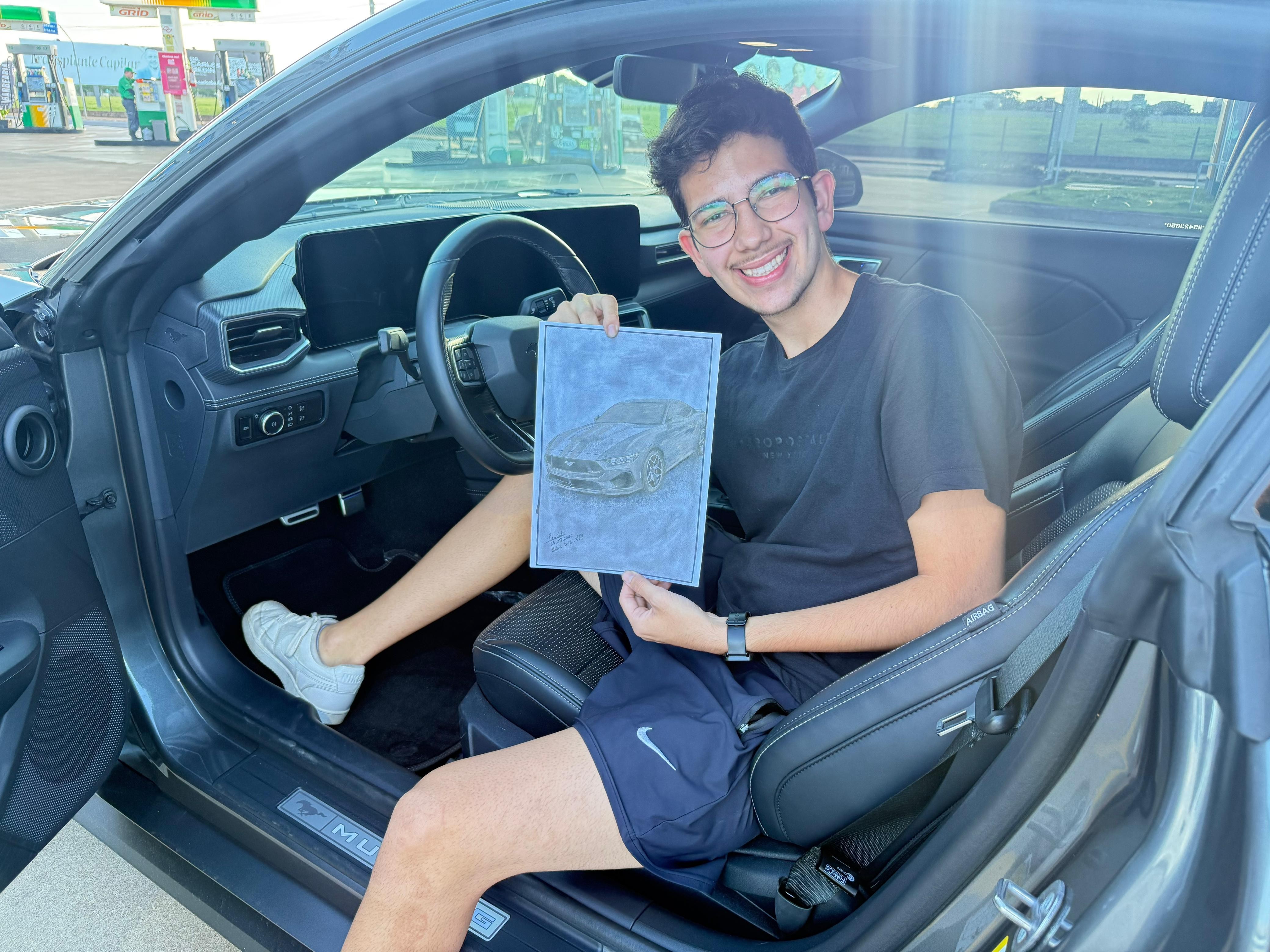 Adolescente emociona familiares ao eternizar pessoas que partiram em desenhos realistas: 'Sensação única'