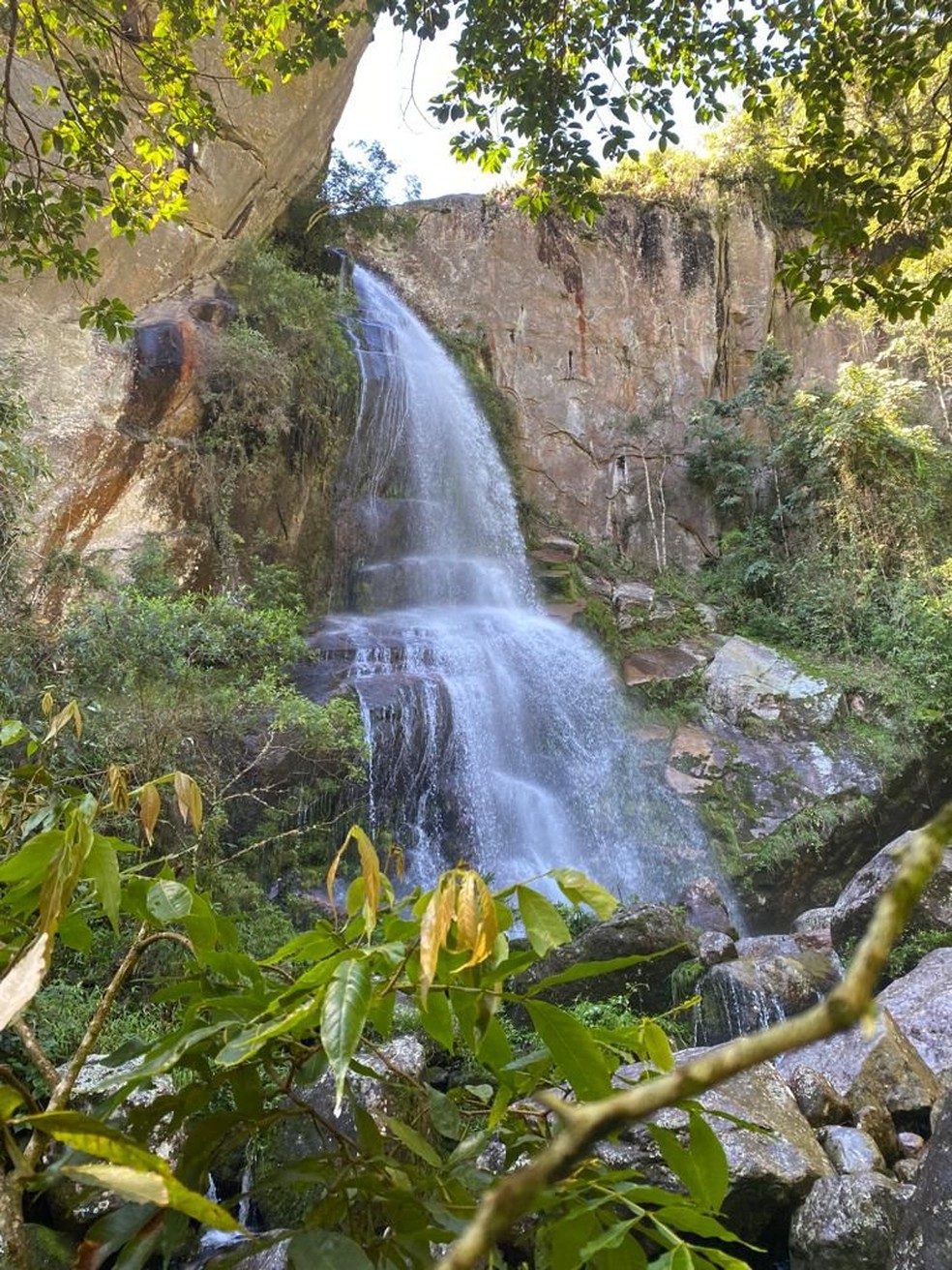 Trilha tem como destino a Cachoeira do Véu da Noiva — Foto: Lívia Bordignon