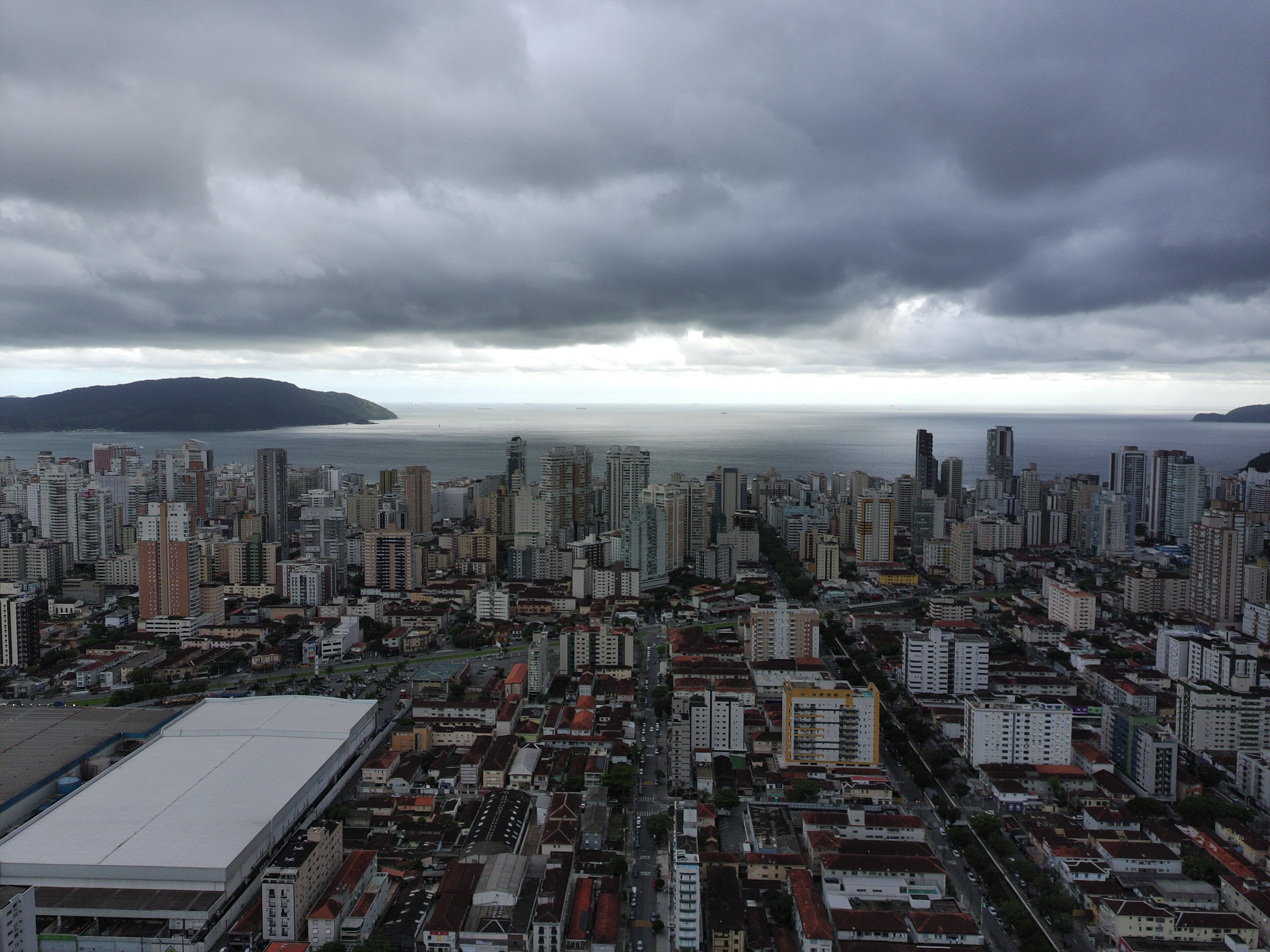 Ciclone extratropical traz alerta de tempestades e ventos de 110 km/h no litoral de SP