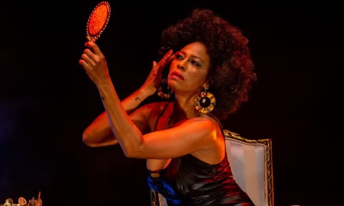 Edvana Carvalho apresenta peça gratuita sobre empoderamento da mulher negra no interior da Bahia