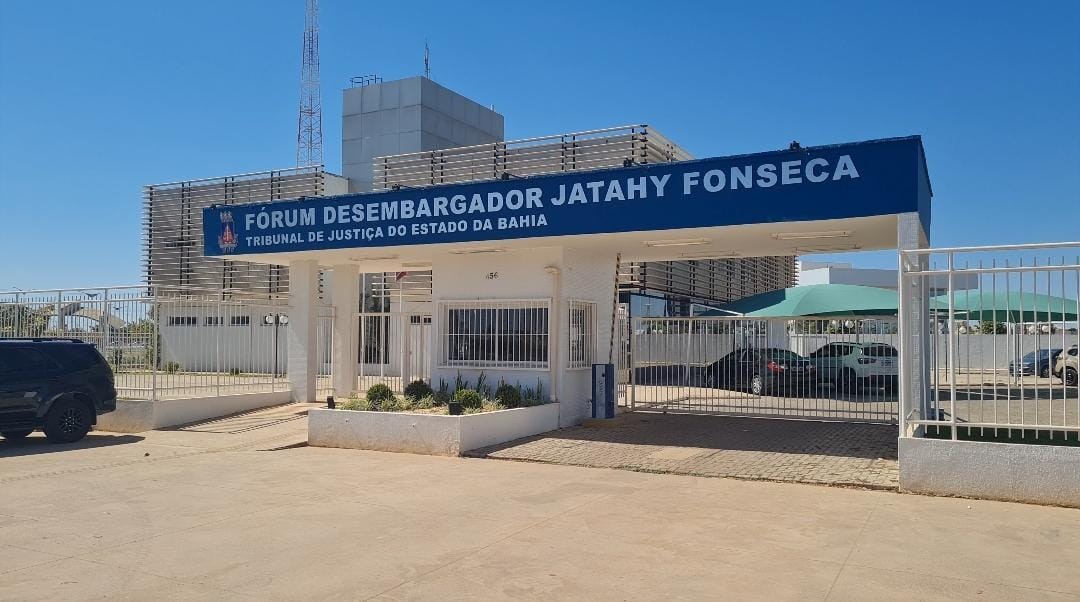 Idoso é condenado a 42 anos de prisão por mortes de pais do namorado da ex-esposa na Bahia