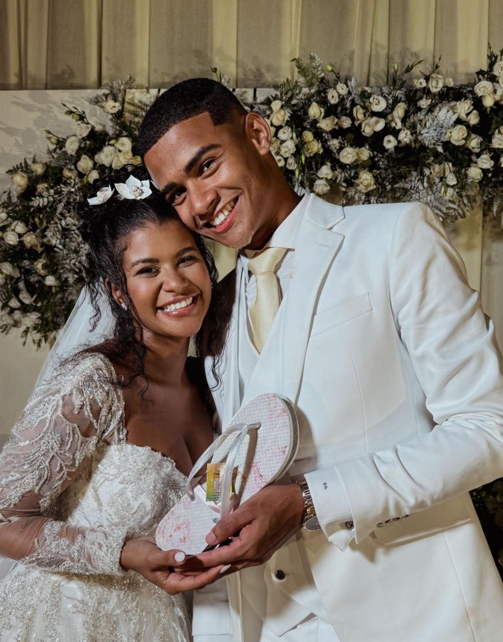 Com mais de 3,4 milhões de seguidores, Sheuba e Tiago Souza se casam em cerimônia com diversos influenciadores da Bahia