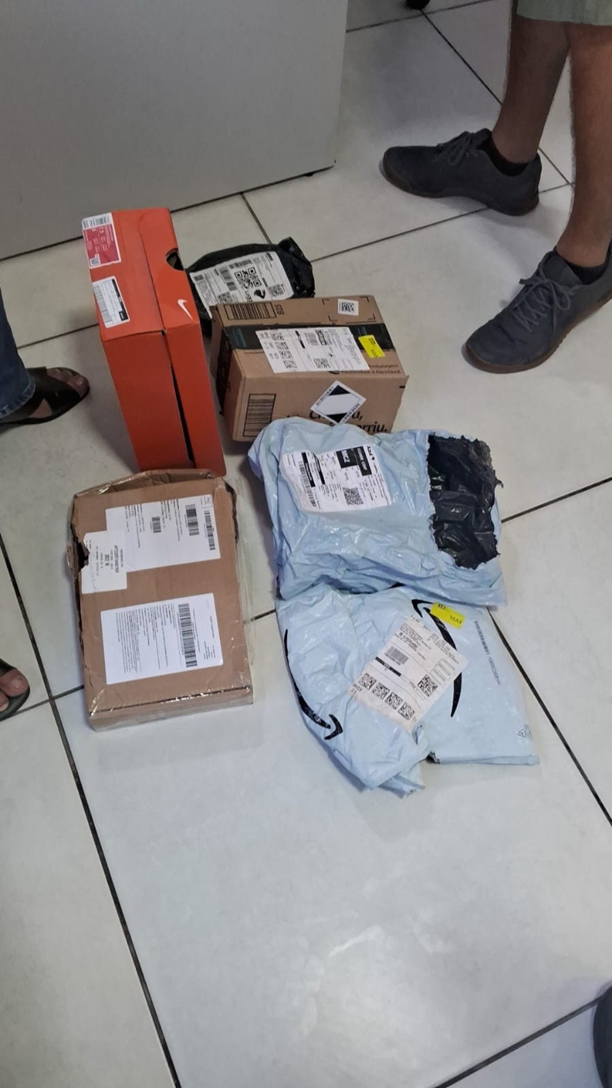 Morador de prédio na Ponta Verde é preso por furtar encomendas de vizinhos e trocar produtos por drogas