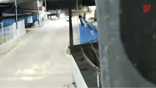 VÍDEO: ataque a tiros deixa adolescente baleado e provoca correria em praça na Bahia