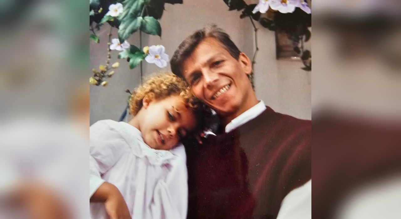 Filha do ator George Otto celebra carreira do pai e fala como o 'conheceu' por meio de suas obras: 'Continua presente'