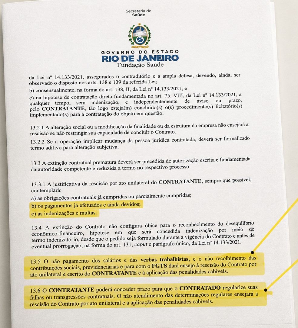 Acordo com a Fundação Saúde tinha previsão de rescisão contratual em caso de descumprimento dessas obrigações trabalhistas. — Foto: Arte com reprodução do contrato