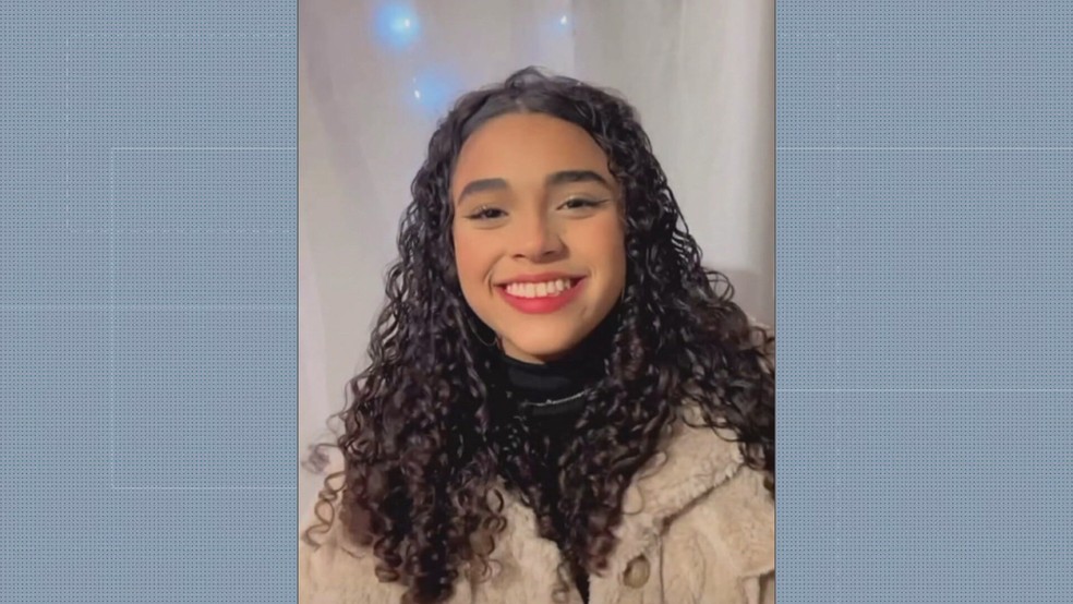 Manuela, de 13 anos, morreu após acidente de moto. Polícia passou pelo local, mas não prestou socorro — Foto: Reprodução/TV Globo