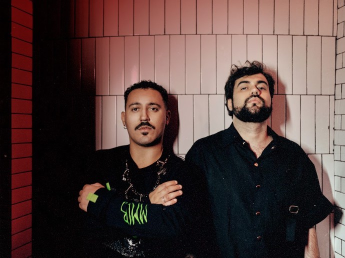 NOVAS FREQUÊNCIAS - Remix com Pabllo Vittar, palco com Charli xcx: conheça CyberKills, dupla que saiu do quarto e invadiu festas pelo país
