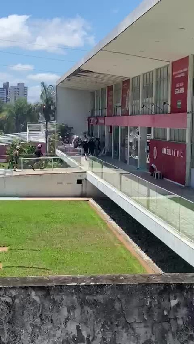 Vídeo mostra depredação na sede social do América Futebol Clube em Natal