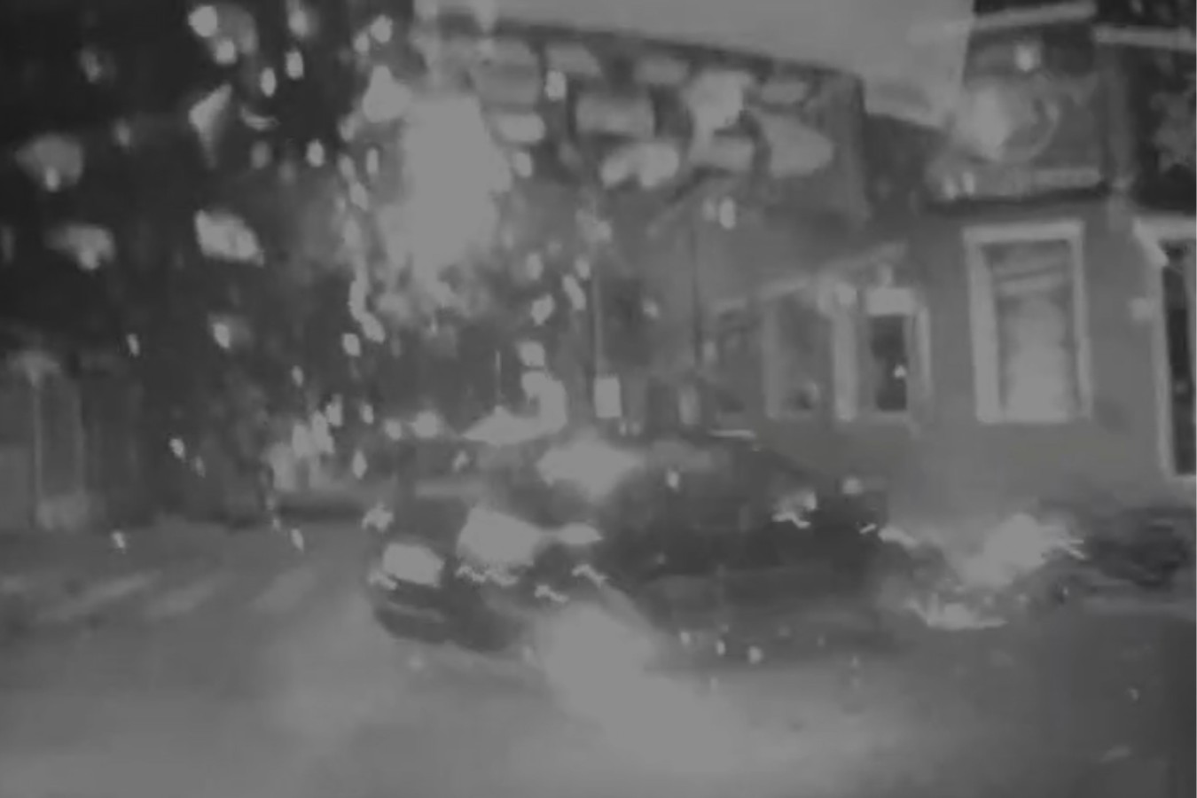 VÍDEO: câmera registra batida entre moto e carro em perseguição em Indaiatuba; adolescente teve ferimentos graves
